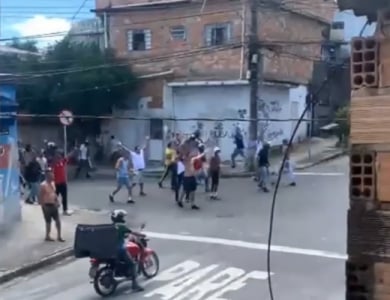 Um dia antes de briga na torcida, jogadores do Querétaro simularam