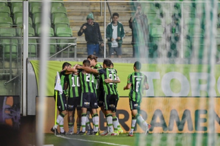 Índio Ramírez marcou o único gol do jogo, no início do primeiro tempo