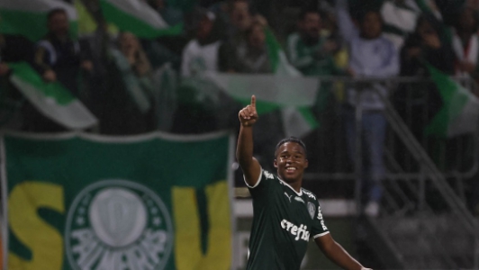 Comentarista da Copa do Mundo, Roque Júnior estreava pelo Palmeiras há 27  anos - Lance!