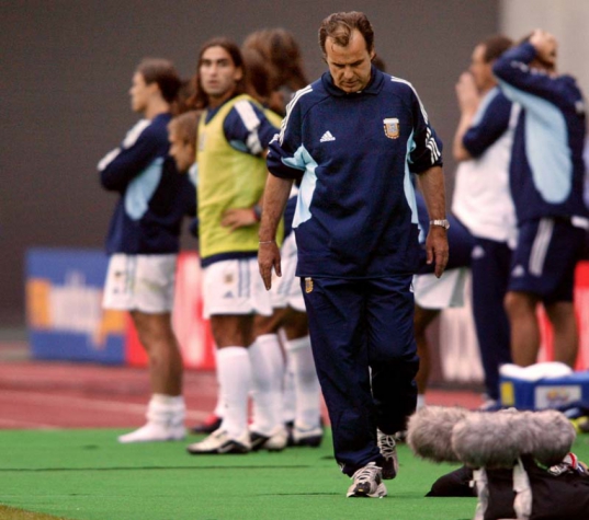 Presidente Da Argentina Tenta Convencer Bielsa A Aceitar A Selecao Lance