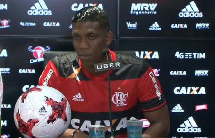 Berrío - Apresentação no Flamengo