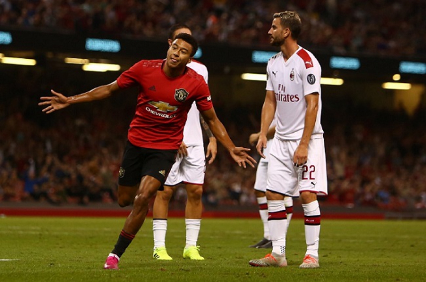 United Vence Milan Nos Penaltis Mas Benfica Conquista A Champions Cup Lance