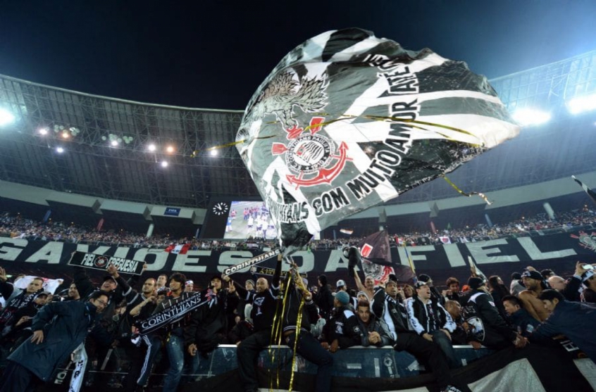 Torcida Cria Campanha Para Ajudar O Corinthians, Domina As Redes E ...