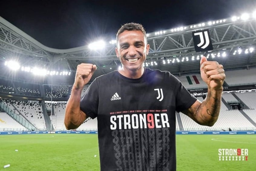 Lateral Danilo Festeja Conquista Na Juve E Soma 21 Títulos Na Carreira ...