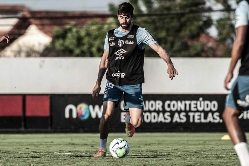 Em Live Luan Peres Fala Sobre Relacao Com Holan Bola Parada E Faixa De Capitao Do Santos Lance