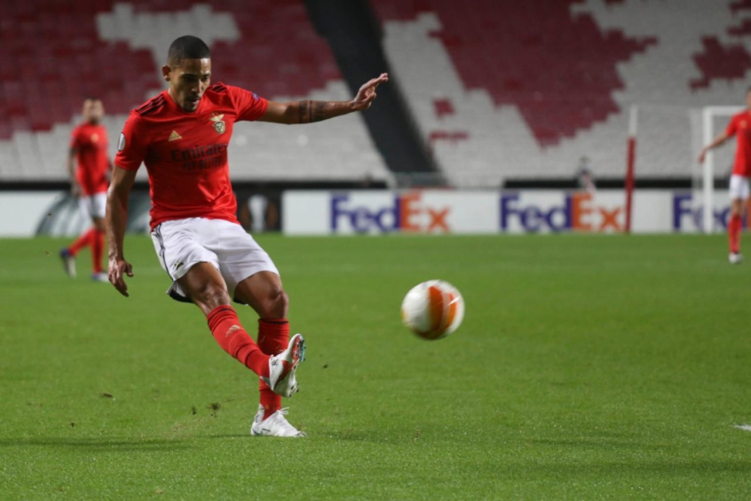 Gilberto celebra classificação do Benfica para a próxima fase da Liga