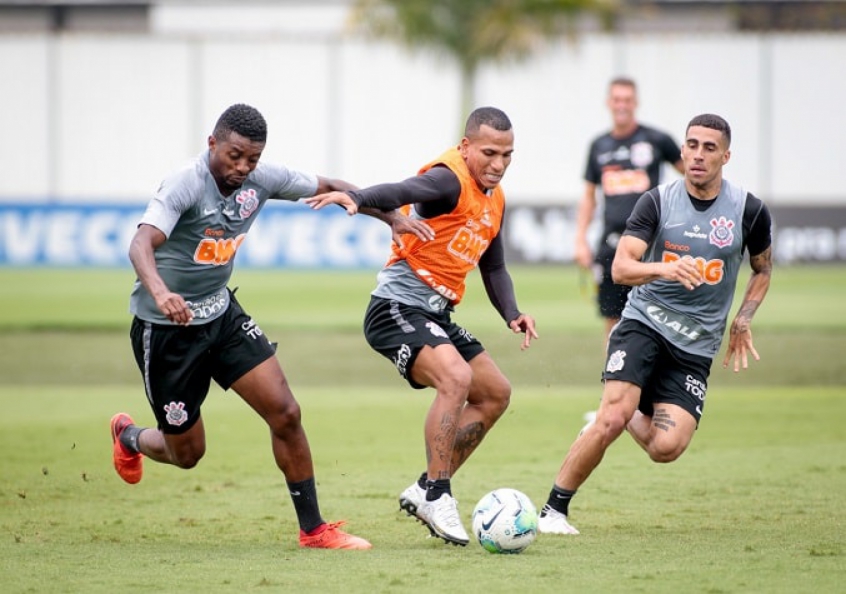 Corinthians Treina Finalizações E Trabalha Em Campo Reduzido | LANCE!