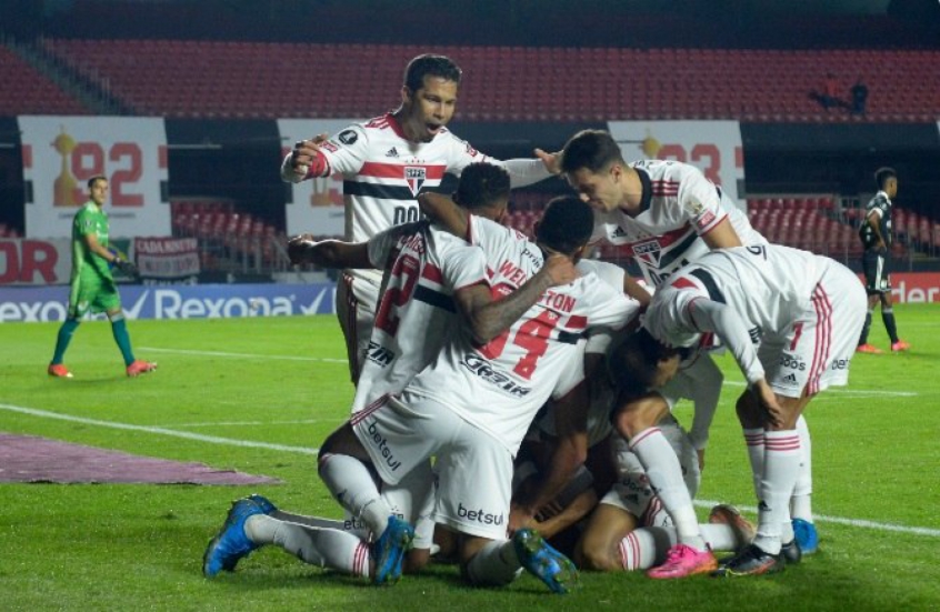 Com reservas, São Paulo goleia Sporting Cristal e passa em ...