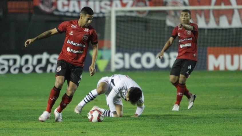 Confusao Em Pelotas Brasil Culpa O Vasco Que Acusa De Volta Arbitro Relata Inicio Com Marcelo Cabo Lance