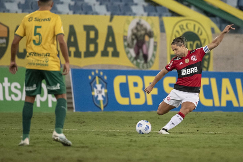 Entorses Estiramento E Edema Osseo Diego Inicia Fisioterapia E Vira Duvida No Flamengo Para A Libertadores Lance