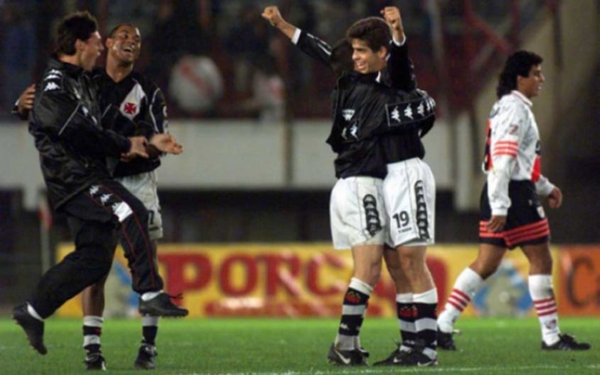 Vasco Exalta 'gol Monumental' De Juninho Pernambucano, Que Completa 23 ...