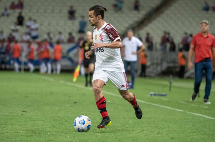 Corinthians não fecha com Michael e terá apenas quatro jogadores de lado do campo para o restante da temporada