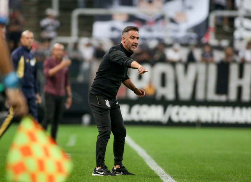Vitor Pereira começa a esboçar escalação do Timão para o Majestoso