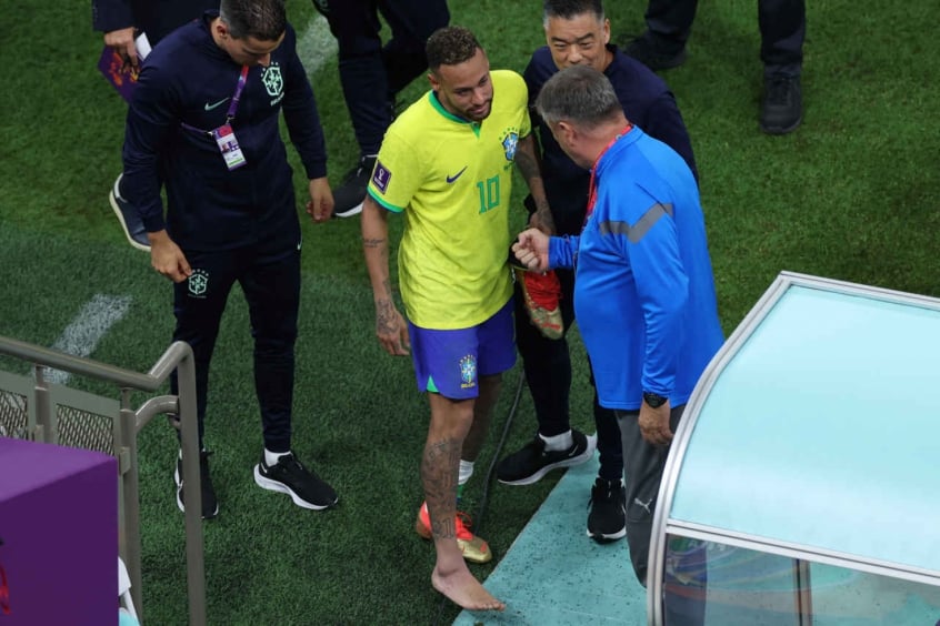 Seleção Brasileira: Fotos mostram tornozelo de Neymar inchado após pancada | LANCE!