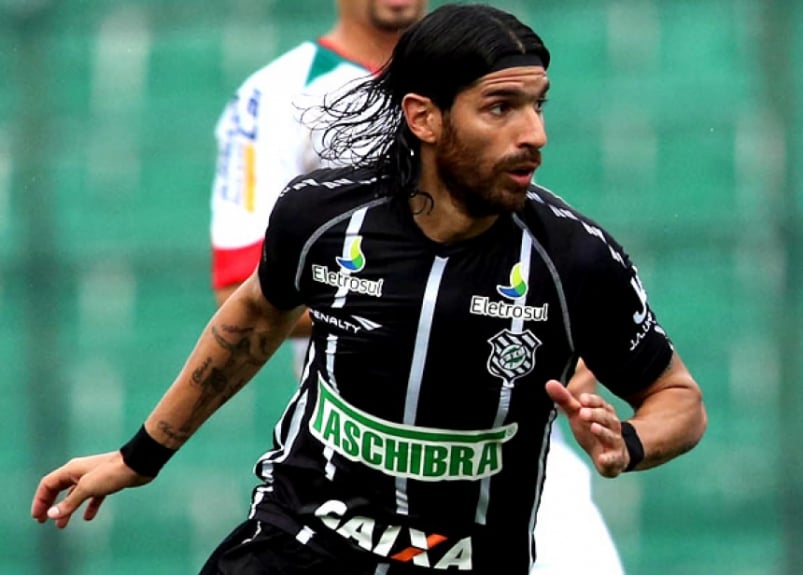 Aos 42 Anos, Recordista Loco Abreu Chega Ao 29º Clube Na Carreira ...