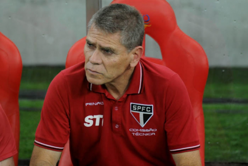 Quem era o técnico do São Paulo em 2012?