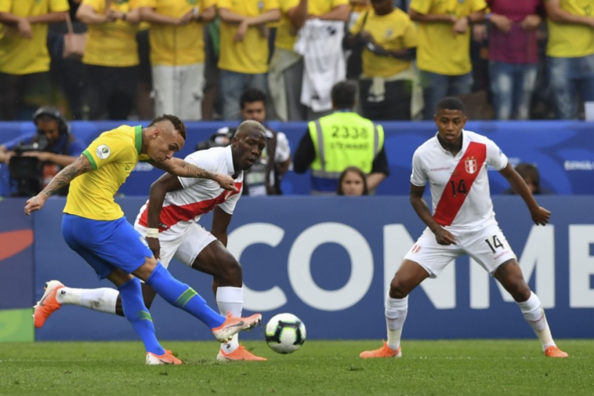 Relembre duelos marcantes entre Brasil e Peru na história LANCE!