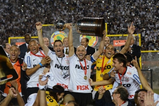 Enquete: Qual Corinthians foi melhor, 2000 ou 2012? - Central do