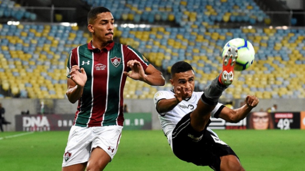 Botafogo Vence O Fluminense E Cola Na Lideranca Do Brasileirao Lance