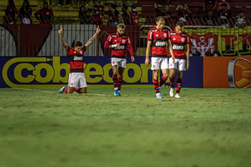 Pedro destaca parceria com Gabigol após goleada do Flamengo: ‘Me sinto muito confortável’