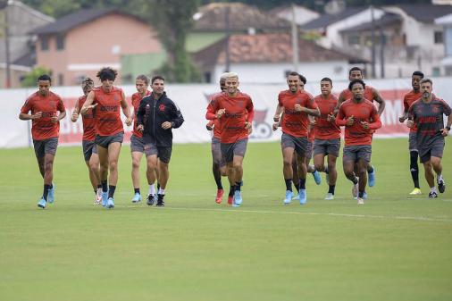 Flamengo: Andreas treina, zagueiro é dúvida para a Supercopa e Thiago Maia se reapresenta