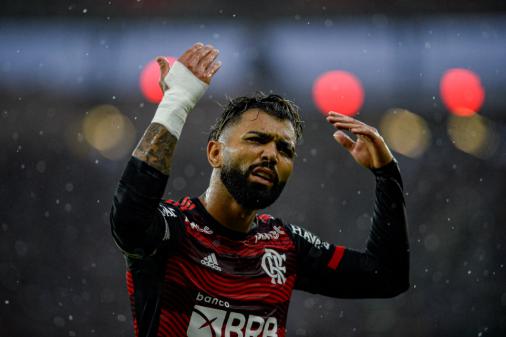 Gabigol ironiza e diz que punição receberia se desse o mesmo pontapé que Hulk: ‘Direto para a delegacia’