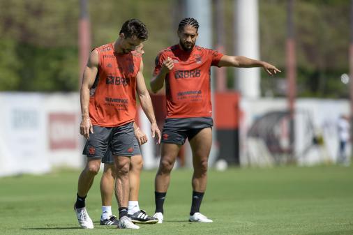 VÍDEO: Rodrigo Caio avança em recuperação e treina com Pablo, próximo de estrear no Flamengo