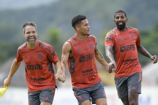 Flamengo finaliza preparação para enfrentar o São Paulo; zagueiro não vai a campo e segue como desfalque