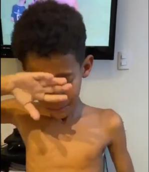 VÍDEO: filho de jogador do Altos chora ao ver o pai receber a camisa do Flamengo de Gabigol