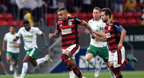 Falta de ritmo, assistência e saldo positivo: os primeiros 45 minutos de Cebolinha pelo Flamengo