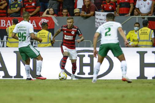 Primeiro tempo arrasador garante estreia tranquila para Everton Cebolinha no Flamengo