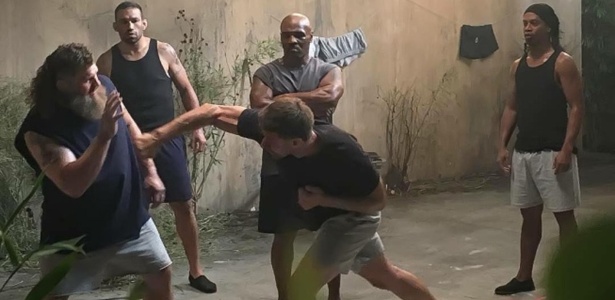 Filme com Mike Tyson: Ronaldinho Gaúcho participou do filme "Kickboxer: A Retaliação", de 2018, ao lado de Mike Tyson.