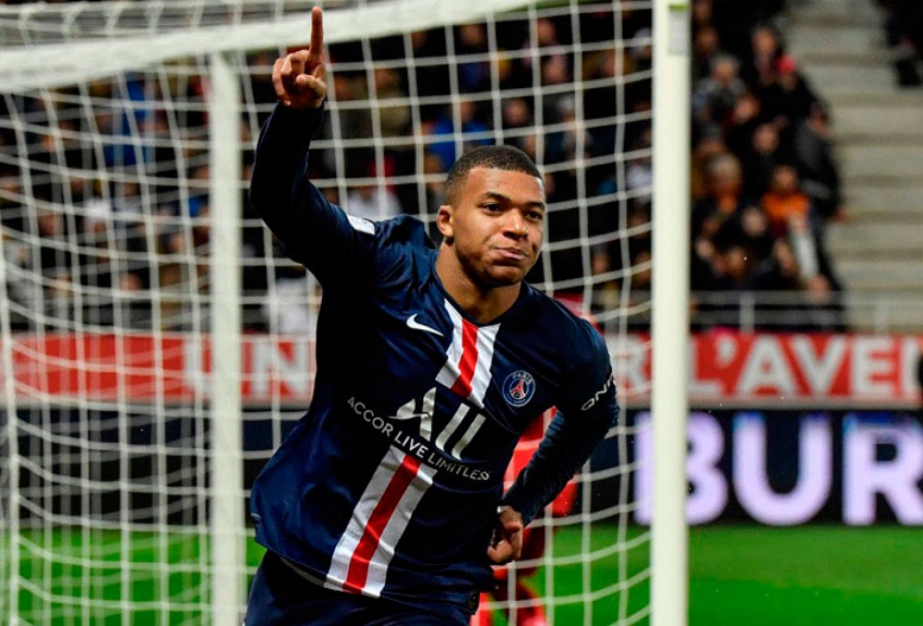 ESQUENTOU - Mbappé segue sem definir o seu futuro no PSG e não descarta uma ida ao Real Madrid já na próxima temporada. A venda da joia interessa ao clube francês, pois caso não negocie agora, perderá Mbappé de graça no mercado, segundo o Canal +.