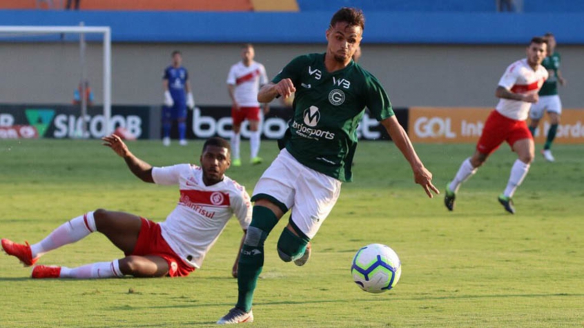 O Goiás recusou a ideia do Corinthians de ceder jogadores pelo atacante Michael. A diretoria do Alvinegro ofereceu 5 milhões de euros (R$ 22,58 milhões) pelo jogador, mas a diretoria do Esmeraldino recusou a proposta. A novela segue. 