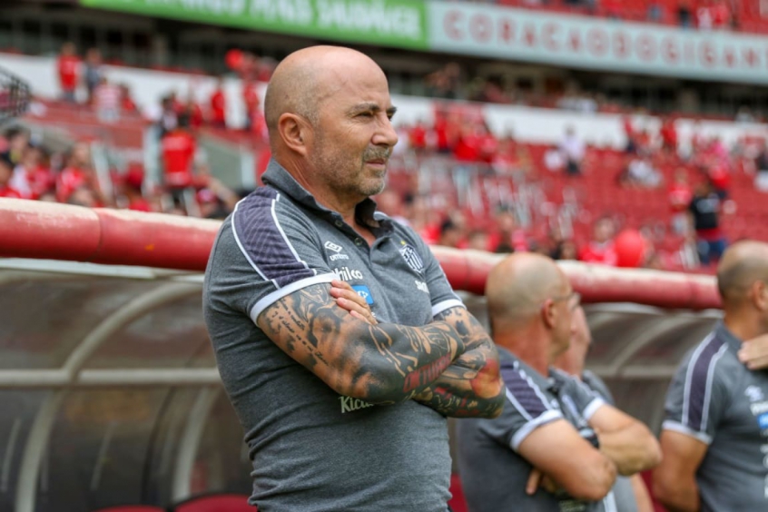 O Atlético-MG ainda está na busca por um treinador para a temporada 2020. E, o clube quer um nome de ponta. Pelo menos é que se desenha com o contato do clube mineiro com o argentino Jorge Sampaoli, que deixou o Santos no fim do Brasileiro e rejeitou o Palmeiras.