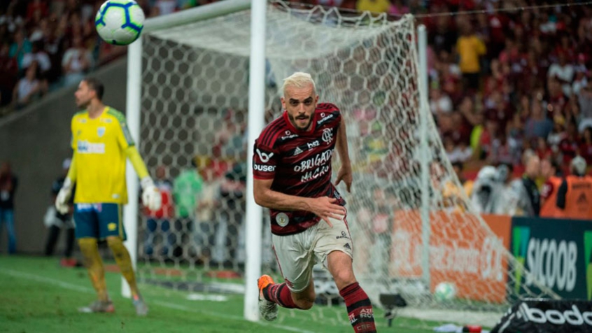 A passagem de Rhodolfo pelo Flamengo tem um ponto final. Depois de 62 partidas, quatro gols marcados e três títulos   (Carioca, Brasileiro e Libertadores), o zagueiro não terá o vínculo renovado para 2020 e, assim, está livre no   mercado para negociar com outros clubes. O contrato expira ao fim deste mês.