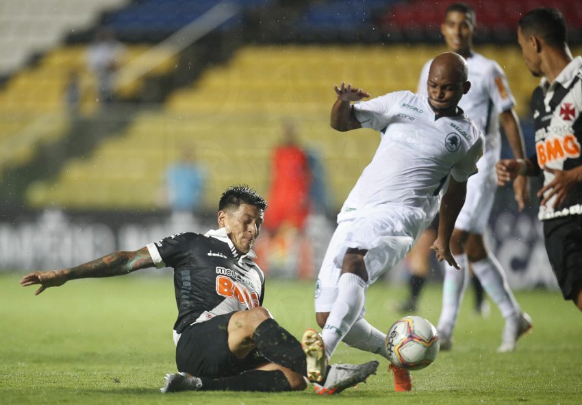 Boavista - Sobe: O Boavista mostrou mais organização tática que o Vasco, dentro de uma proposta de jogo mais defensiva, que buscava espaço nos contra-ataques. Bem postado, o time não deu chances para o Vasco gostar do jogo. Apesar da derrota, o time está em segundo lugar no Grupo A e vai brigar pela classificação. / Desce: Luis Soares perdeu uma chance clara de matar o jogo pouco antes do gol do Vasco. Dominou com espaço dentro da área e chutou na trave. Tão perto de ganhar o jogo, a derrota certamente teve um gosto mais amargo.