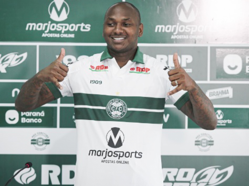 Na tarde desta terça-feira, o Coritiba apresentou o atacante Sassá, o seu nono reforço para a temporada 2020. Emprestado pelo Cruzeiro, o atleta é a grande esperança de gols do Coxa.