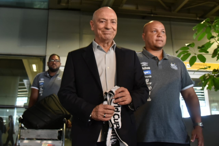 O técnico português Jesualdo Ferreira, chegou hoje ao Brasil para comandar o Santos nesta temporada. Ele tem contrato até o final de 2020. Jesualdo tem a missão de substituir Sampaoli no comando do Peixe. 