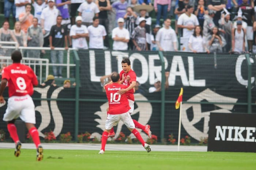 Nilmar chegou ao Corinthians em 2005 por empréstimo e foi comprado do Lyon no ano seguinte pelo montante de R$ 27,8 milhões, após complicada novela. Ele tinha apenas 21 anos na época.