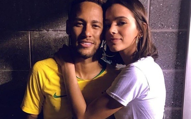 Em 2018, o atacante se lesionou na partida contra o Olympique de Marselha, em 25 de fevereiro. Ele não foi ao Carnaval, mas participou da festa da irmã, Rafaella. Na época, ele namorava a atriz Bruna Marquezine.