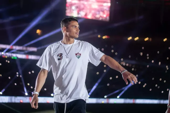 Pouco antes da chegada de Coutinho ao Vasco, o Rio de Janeiro presenciou a volta de outro ídolo nacional para a cidade. Thiago Silva movimentou mais de 50 mil pessoas em uma apresentação lendária em seu retorno ao Fluminense.