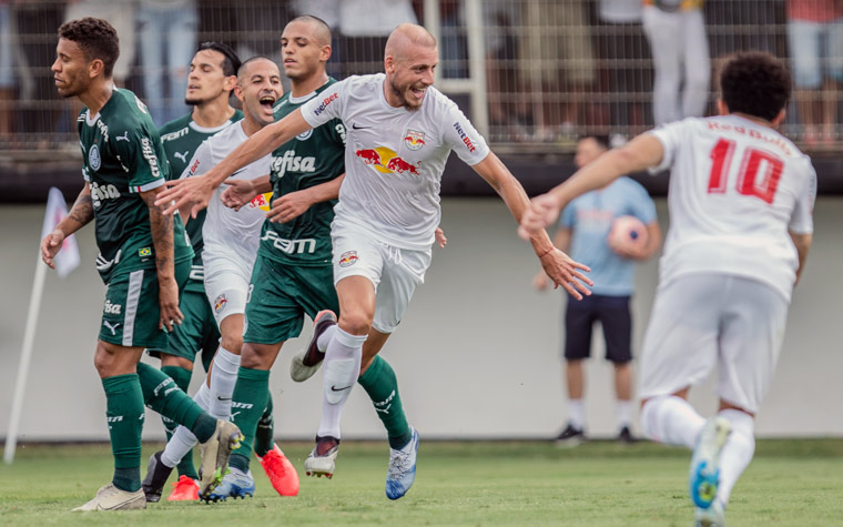 Red Bull Bragantino - SOBE: A equipe dominou a partida. Pressionou a saída de bola do Palmeiras, aproveitou os espços, levou mais perigo e mereceu a vitória. O destaque ficou para Ytalo, que deu uma assistência e marcou um gol / DESCE: Apesar do domínio, o ritmo do RB Bragantino caiu na segunda etapa. A equipe deu espaços para o Palmeiras, que levou perigo. Edimar cometeu um pênalti em Willian e quase comprometeu a boa partida do Red Bull.