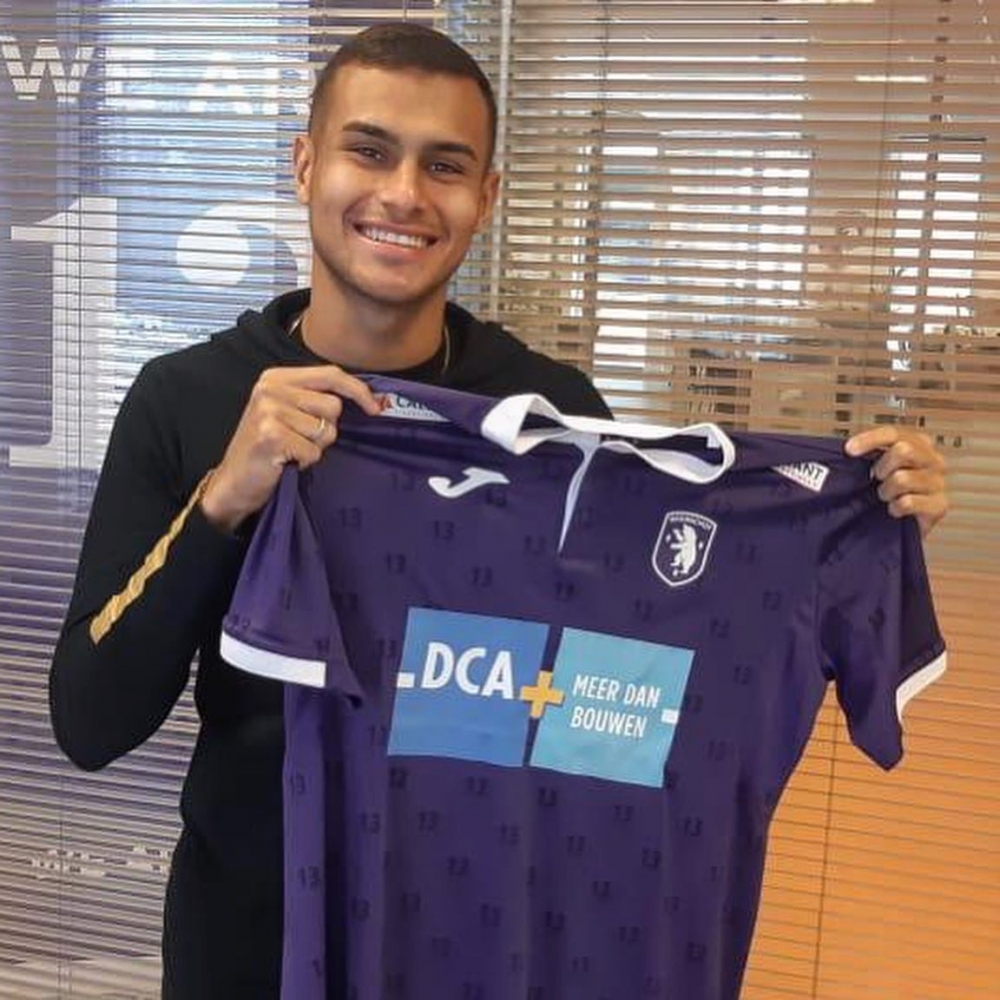 Artilheiro da Copinha deste ano com dez gols pelo Mirassol, o atacante Felipe Micael acertou com o Beerschot, equipe da segunda divisão da Bélgica, e deve ser repassado para o Sheffield United, da Inglaterra. 