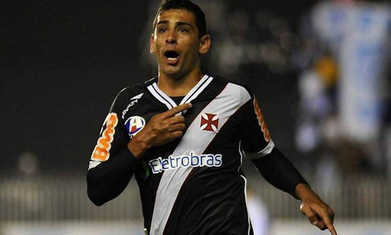 Diego Souza: Campeão e destaque da Copa do Brasil de 2011, vencida pelo Vasco, o meia teve uma passagem marcante pelo Palmeiras, entre 2008 e 2010, quando atuou ao lado de Valdivia.