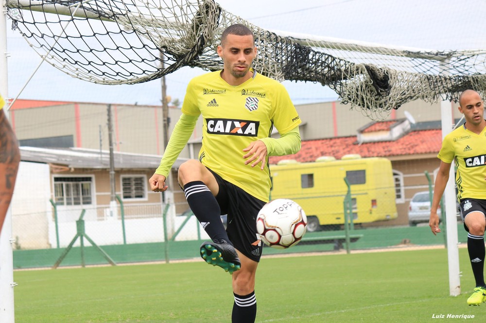 Dudu Vieira, meio-campista, 25 anos. Esteve na base do Santo André e depois passou por Portuguesa, Figueirense e Vitória. 