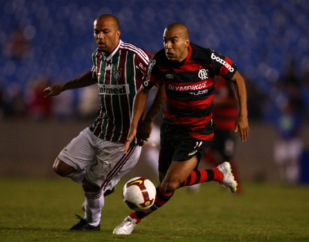 Outro clássico que aconteceu na Sul-Americana foi o Fla-Flu. Em 2009, o Tricolor das Laranjeiras avançou após empates por 0 a 0 e  1 a 1, com critério do gol marcado fora de casa. Já em 2017 o Rubro-Negro se vingou nas quartas de final, quando aplicou 1 a 0 e 3 a 3.