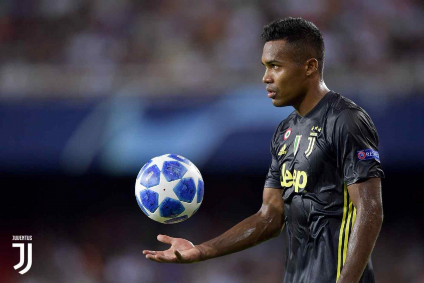 Alex Sandro - É um dos nomes que ganharam espaço com Tite na lateral esquerda. Ainda luta por se consolidar como titular absoluto no setor.