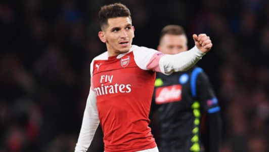 ESQUENTOU: Fã declarado do Boca Juniors, Lucas Torreira, volante do Arsenal, da Inglaterra, participou do quadro do youtuber Ezzequiel, no site 90Min e, além de reiterar a vontade de vestir a camisa Xeneize, confessou a sua idolatria por Carlitos Tevez.