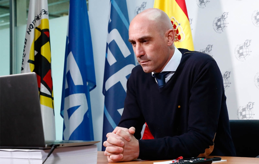 O presidente da Federação Real de Futebol da Espanha, Luis Rubiales, apresentou um pacote de medidas sociais e econômicas para ajudar o futebol espanhol, entre elas o adiantamento de 4 milhões de euros aos clubes não profissionais e a disponibilização de serviços psicológicos e fisioterapêuticos da RFEF à saúde.